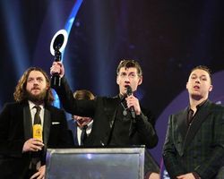 Arctic Monkeys na Brit Awards 2014