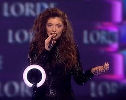 Lorde na Brit Awards 2014