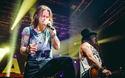 Slash feat. Myles Kennedy & The Conspirators, Malá sportovní hala, Praha, 19.11.2015