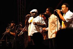 Earth, Wind & Fire, Lucerna Music Bar, Praha, 23.4.2006 small 2