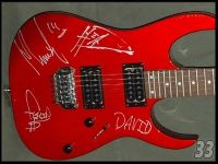 Kytara podepsaná Korn