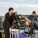 Skupina 05 a Radeček koncertovala na střeše Café Vítkov