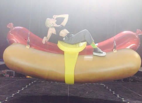 Miley Cyrus's hotdog