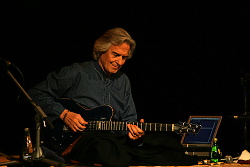 John McLaughlin a Shakti, Obecní dům, Praha, 18.3.2006, small 2