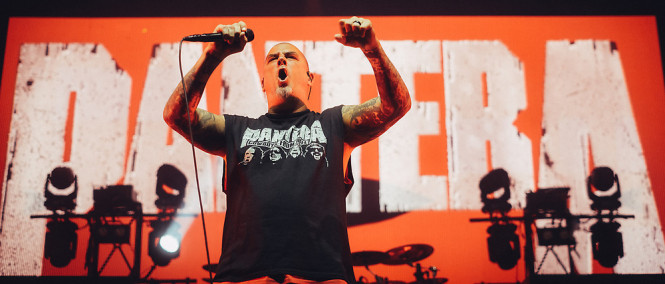 Legendary Metal Band Pantera Rocks the O2 Arena in Prague