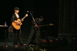 Suzanne Vega, Státní opera, Praha, 19.7.2006, small 3