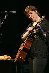 Suzanne Vega, Státní opera, Praha, 19.7.2006, small 9