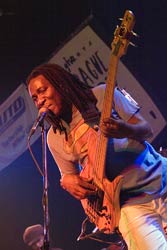 Richard Bona, Lucerna Music Bar, Praha, 22.10.2006, small B