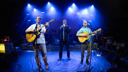 Fast Food Orchestra, Lucerna Music Bar, Praha, 4.12.2025