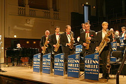 Glenn Miller Orchestra, Obecní dům, Praha, 28.4.2007, small 2