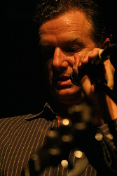 Mick Harvey, Lucerna music bar, Praha, 10.5.2007 small 7