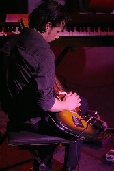 Mick Harvey, Lucerna music bar, Praha, 10.5.2007 small 14